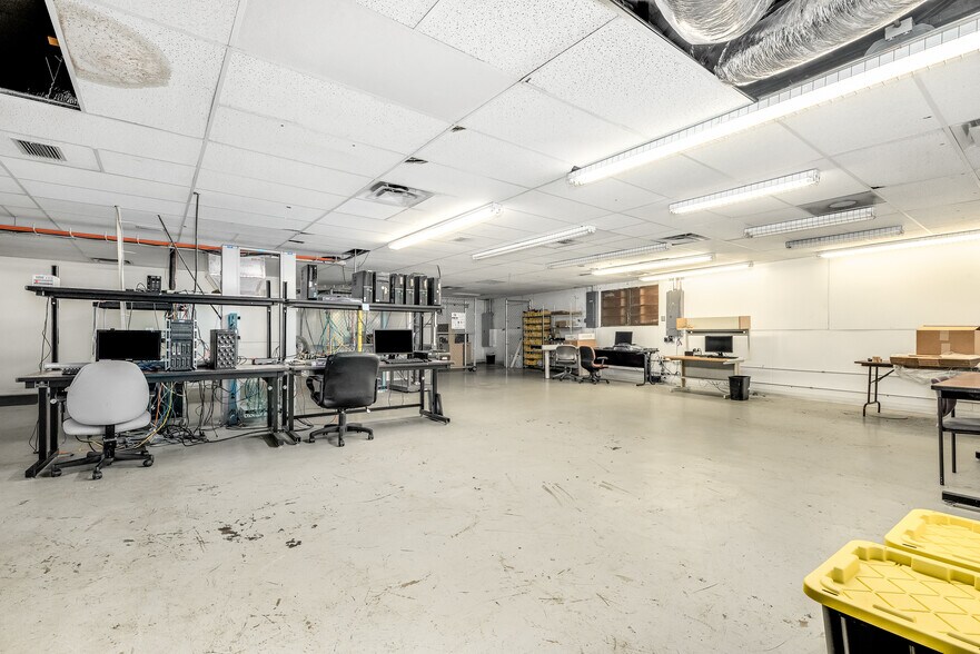 More Photos Of 902 E New Haven Ave, Melbourne Coworking Space