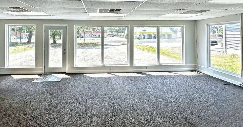 More Photos Of 1112 S Park Ave, Herrin Office For Sale