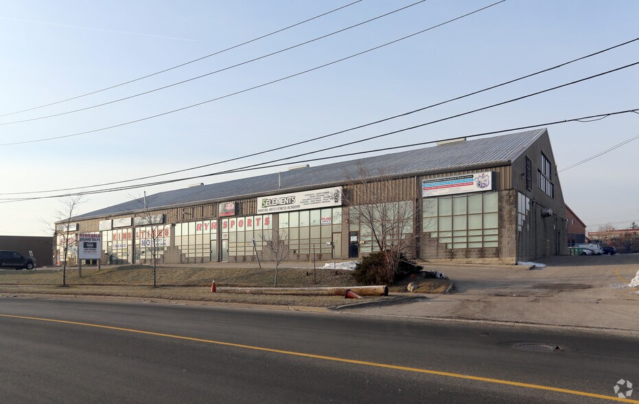 More Photos Of 4100 Chesswood Dr, Toronto Warehouse For Sale