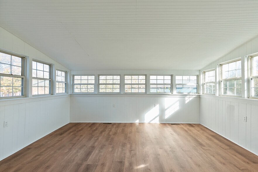 More Photos Of 307 Railroad Ave, Ashland Storefront Retail Residential For Sale