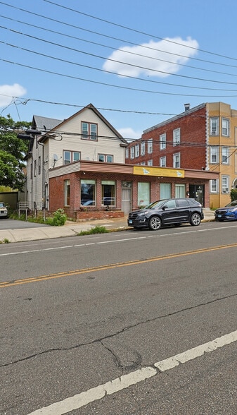 More Photos Of 24-26 Montauk Ave, New London Storefront Retail Residential For Sale
