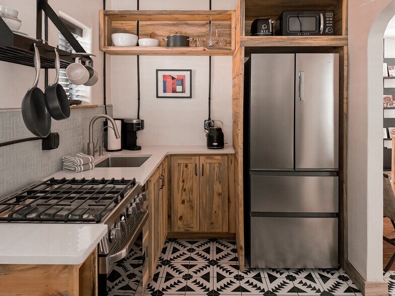 More Photos Of 516 Austin St, Truth Or Consequences Hotel For Sale