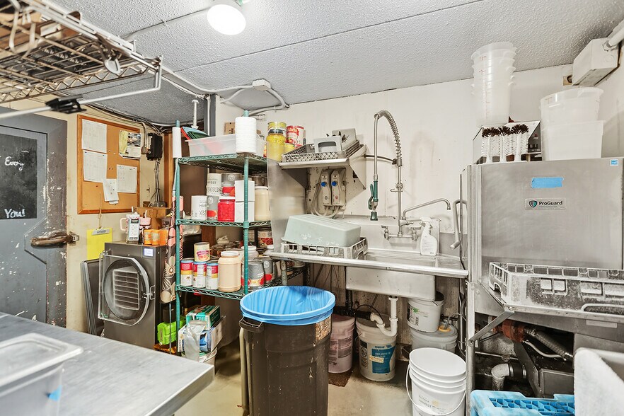 More Photos Of 216 W Steuben St, Cook General Retail For Sale