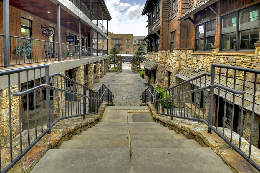 More Photos Of 588 E Main St, Blue Ridge Restaurant For Lease