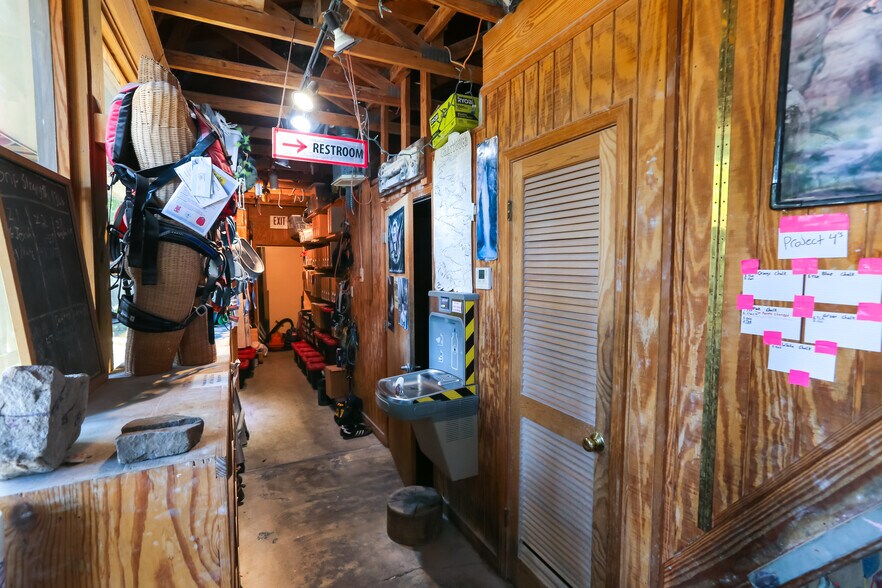 More Photos Of 3009 E Cervantes St, Pensacola Freestanding For Sale