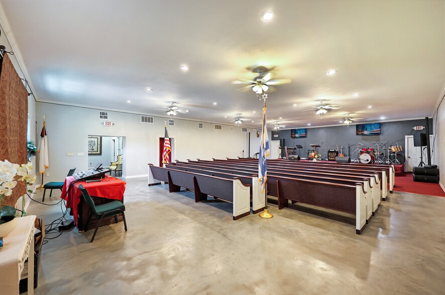 More Photos Of 16911 Pickering Rd, Conroe Warehouse For Sale