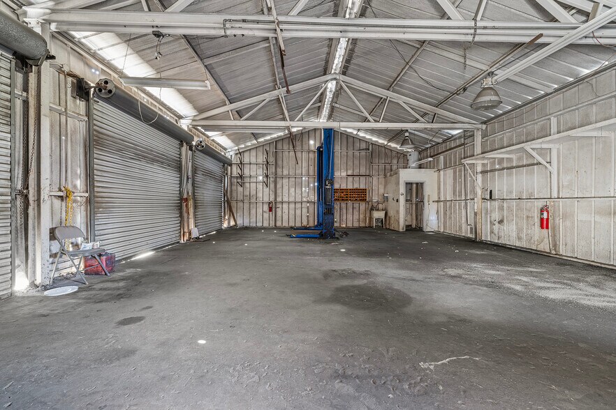 More Photos Of 605 US Highway 80 W, Savannah Auto Repair For Sale