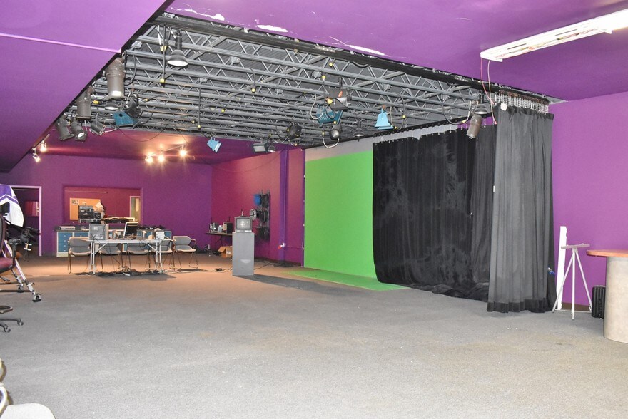 More Photos Of 1131 Central Ave, Middletown Loft Creative Space For Sale