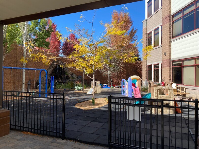 More Photos Of 929 SW Simpson Ave, Bend Medical For Lease