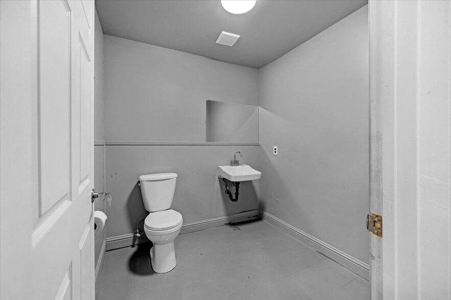 More Photos Of 1839 Thunderbolt Dr, Porterville Warehouse For Lease