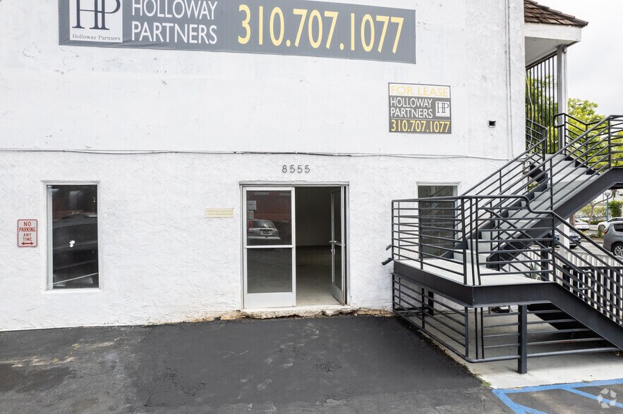 More Photos Of 8555 Santa Monica Blvd, West Hollywood Storefront Retail Office For Lease