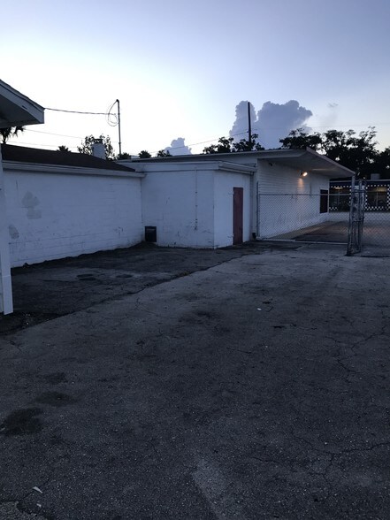 More Photos Of 909 W International Speedway Blvd, Daytona Beach Freestanding For Sale