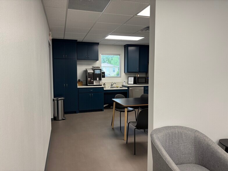 More Photos Of 414 W Parkway St, Denton Loft Creative Space For Sale