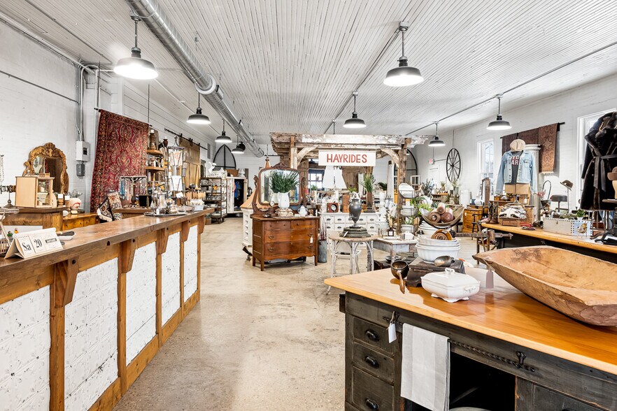 More Photos Of 219 Jefferson St, Waupaca Storefront Retail Office For Sale