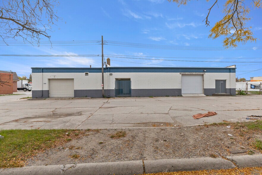 More Photos Of 1056-1060 Southfield Rd, Lincoln Park Freestanding For Lease