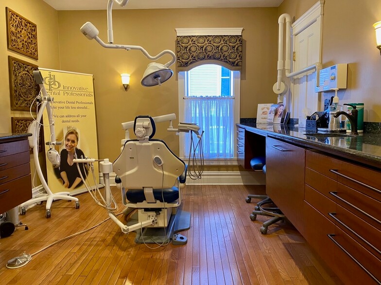 More Photos Of 204 W Main St, Barrington Medical For Sale