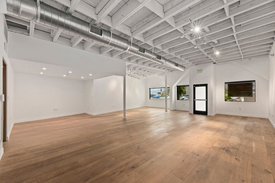 More Photos Of 100 W Channel Rd, Santa Monica Restaurant For Lease