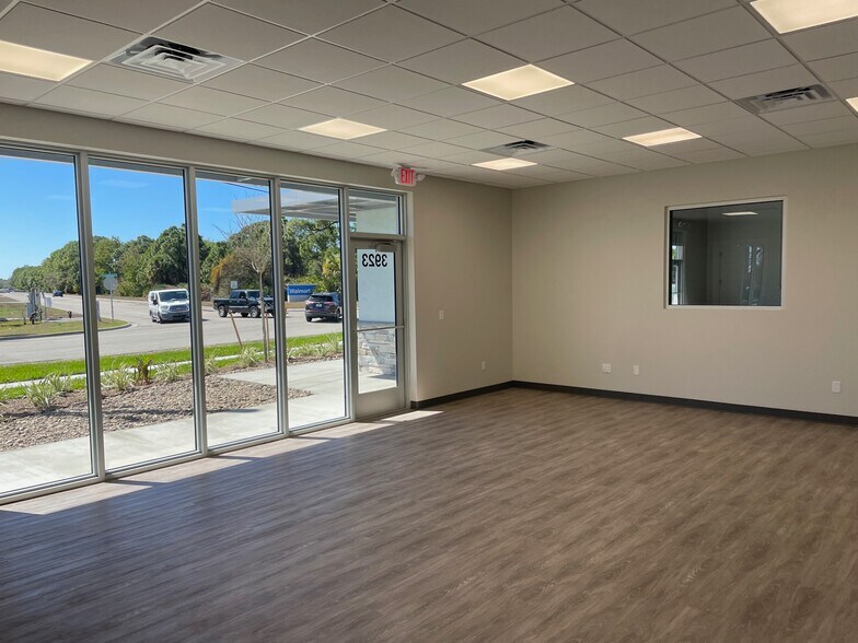 More Photos Of 3931 SE Commerce Ave, Stuart Warehouse For Lease