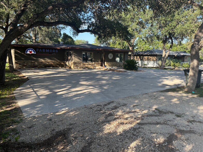 Primary Photo Of 1428 N Walnut Ave, New Braunfels Office For Sale