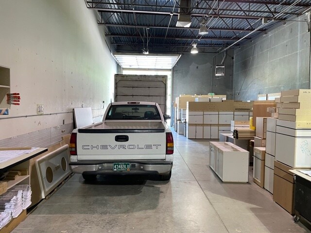More Photos Of 405 S Pierce Ave, Louisville Warehouse For Lease