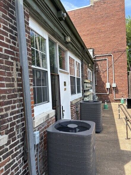 More Photos Of 348 S Main St, Memphis Storefront For Lease