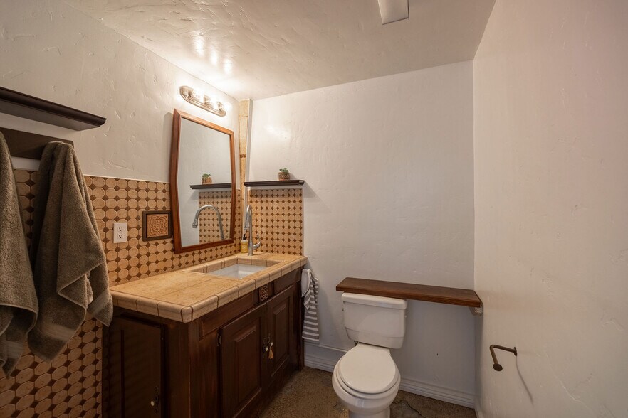 More Photos Of 207 Harvard Ave, Half Moon Bay Warehouse For Sale