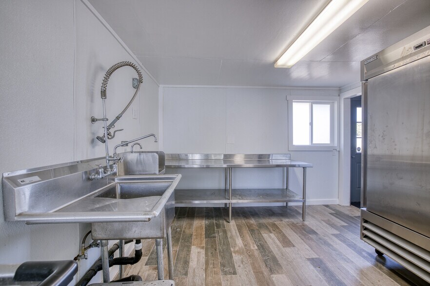 More Photos Of 40 Main St, Pacific Beach Flex For Sale