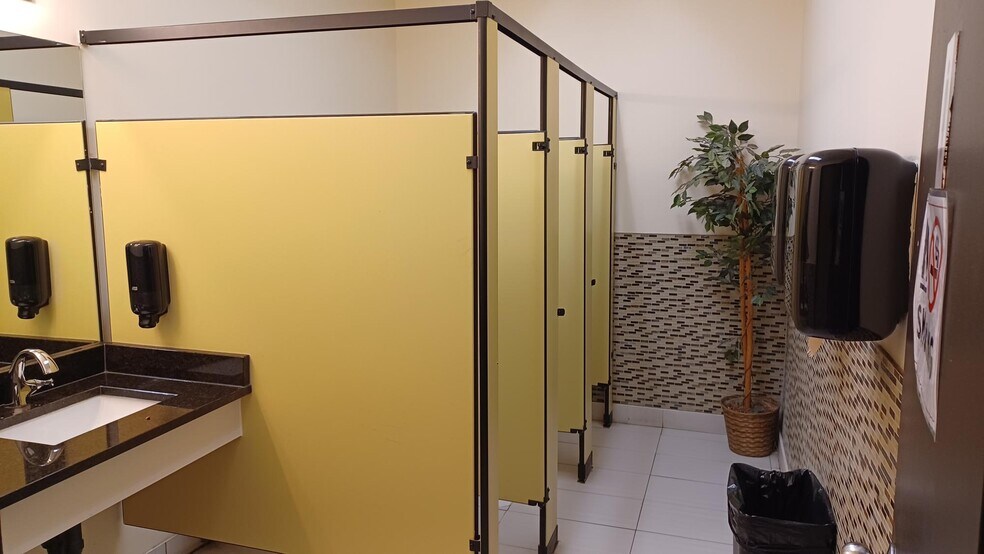 More Photos Of 3033-3049 Carling Ave, Ottawa Storefront Retail Office For Lease