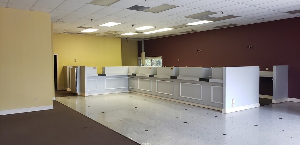 More Photos Of 3015 E Causeway Approach, Mandeville General Retail For Sale
