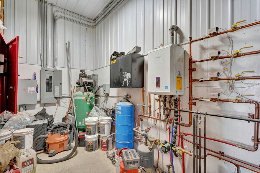 More Photos Of 5220 Maple Ln, Cuba Auto Repair For Sale