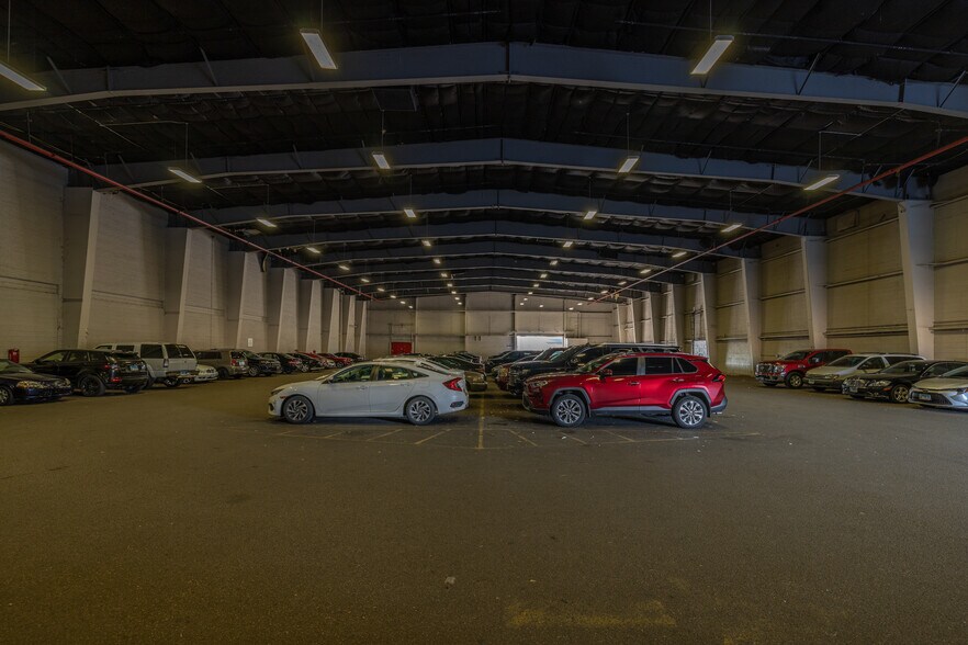 More Photos Of 3450-3464 W Touhy Ave, Skokie Warehouse For Lease