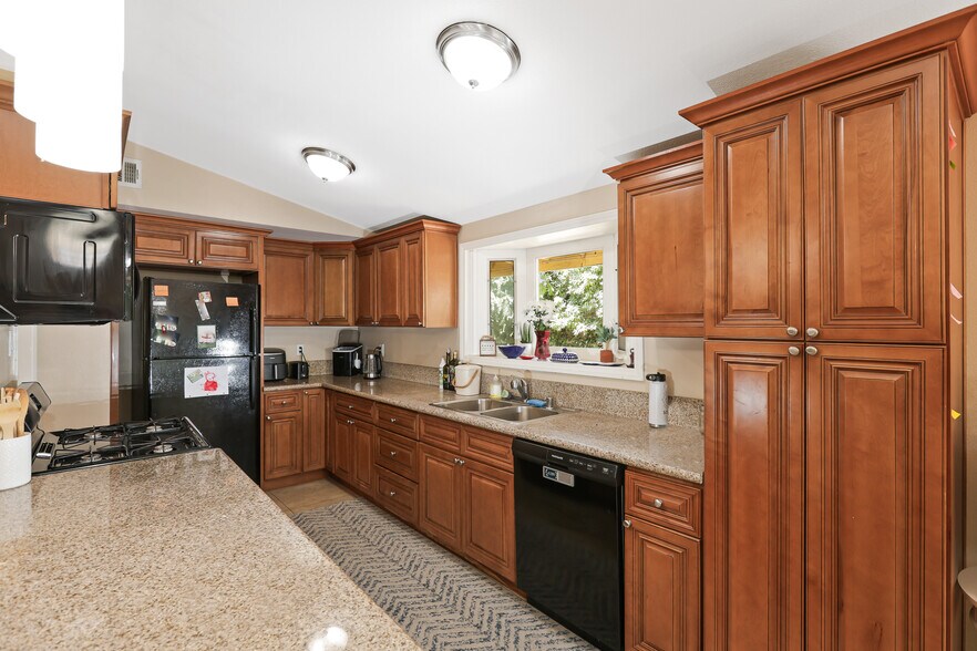 More Photos Of 1139 W Sycamore Ave, Orange Multifamily For Sale