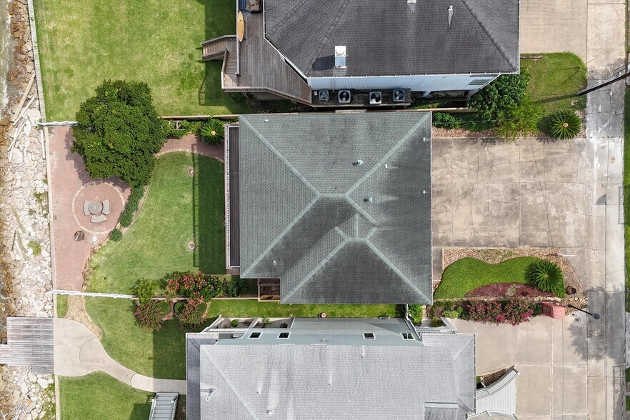 More Photos Of 804 Bay Ave, Kemah Specialty For Sale