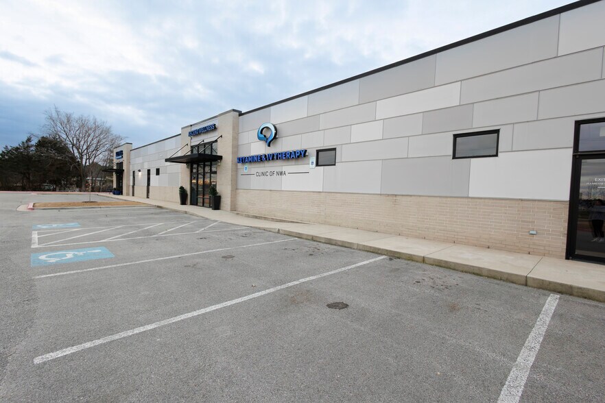 More Photos Of 101 Grant Pl, Lowell Medical For Lease