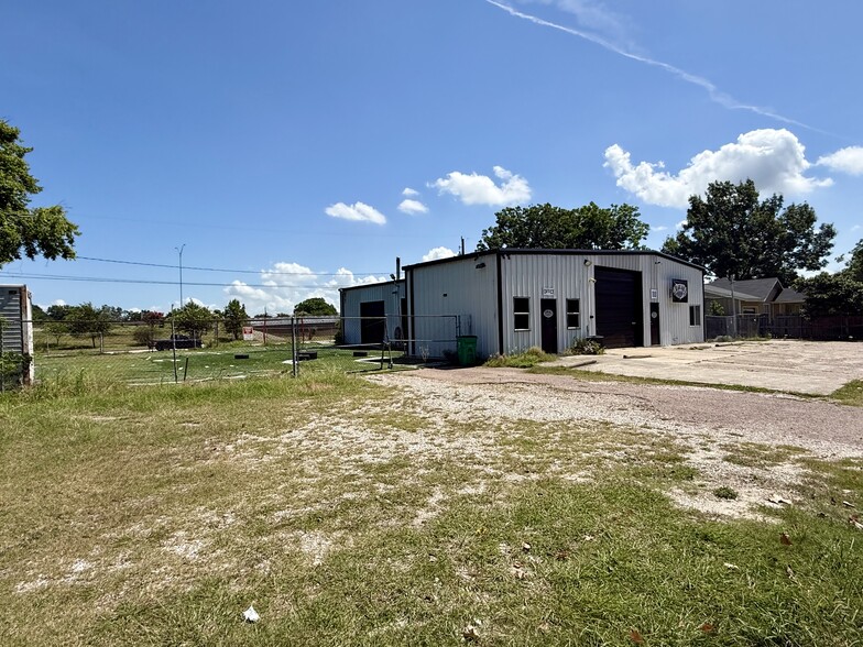 More Photos Of 108 Schilling St, Baytown Warehouse For Lease