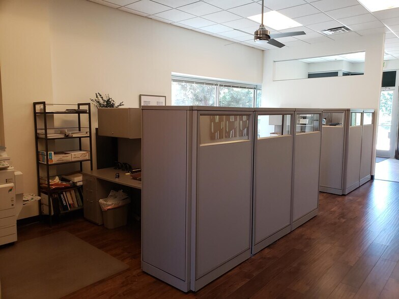 More Photos Of 621 Southpark Dr, Littleton Showroom For Lease