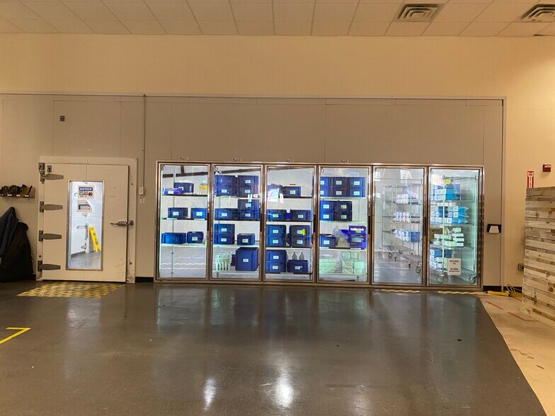 More Photos Of 7050 Burleson Rd, Austin Light Distribution For Sale