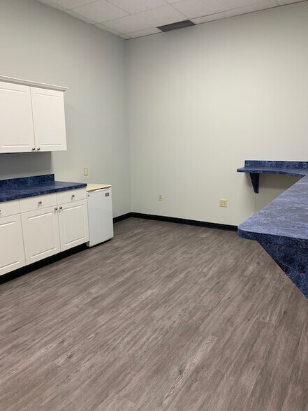 More Photos Of 950 Taylor Station Rd, Gahanna Research And Development For Sale