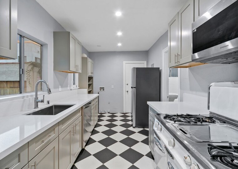 More Photos Of 615 S Columbus Ave, Glendale Apartments For Sale