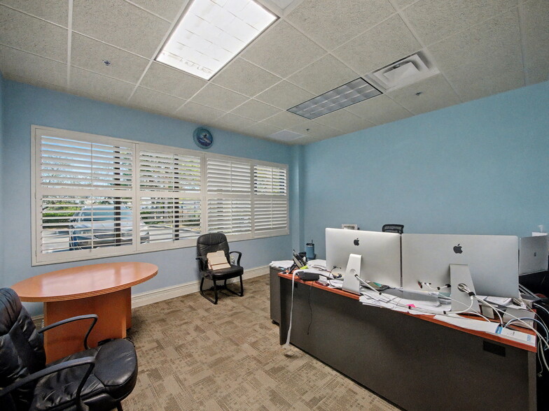 More Photos Of 6861 Garden Rd, Riviera Beach Warehouse For Sale