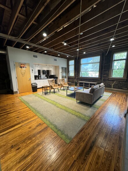 More Photos Of 21 S Front St, Wilmington Office For Lease