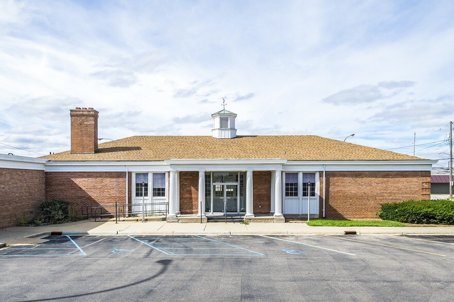 Primary Photo Of 770 E Mount Morris St, Mount Morris Bank For Lease
