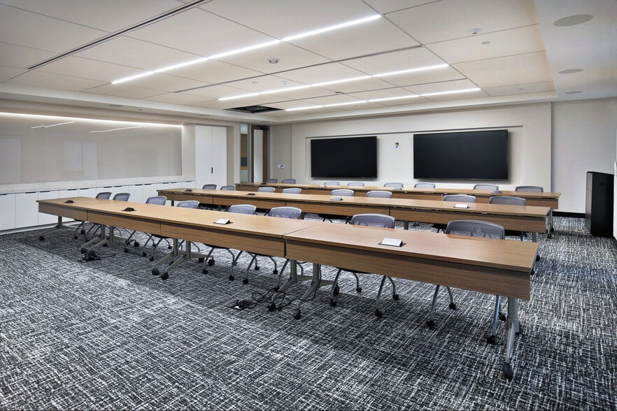 More Photos Of 8401 N Central Expy, Dallas Office For Lease