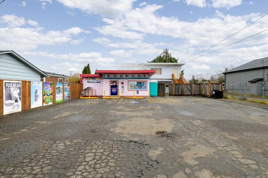 More Photos Of 1279 35th St, Springfield Storefront Retail Residential For Sale