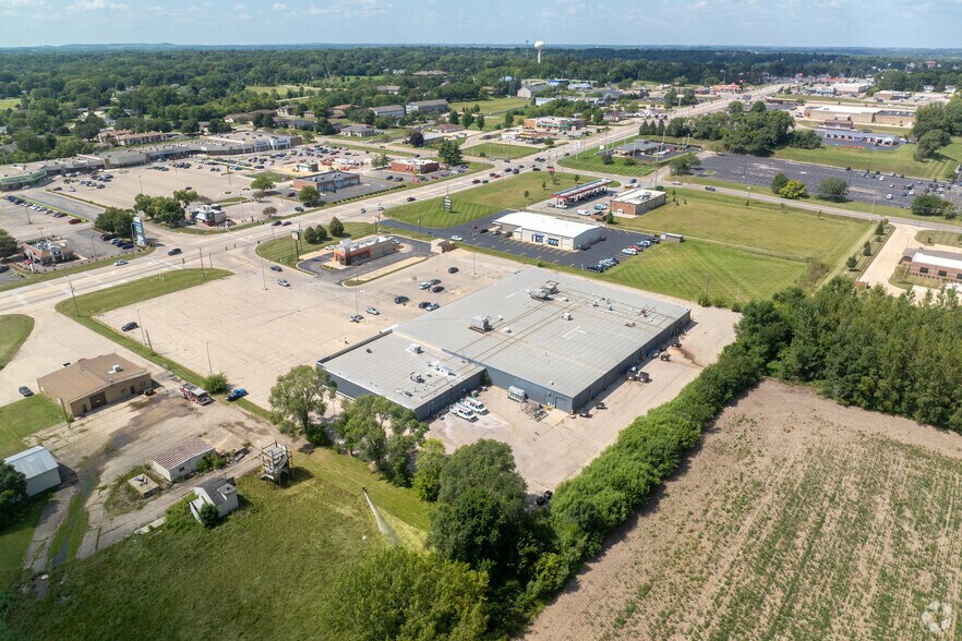 More Photos Of 1801 S West Ave, Freeport Storefront For Sale