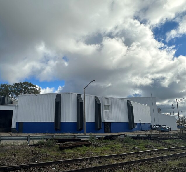 More Photos Of 2200 Olds Ave, Lansing Warehouse For Sale