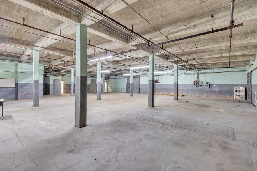 More Photos Of 121 Trotter Industrial Ln, Saluda Warehouse For Lease