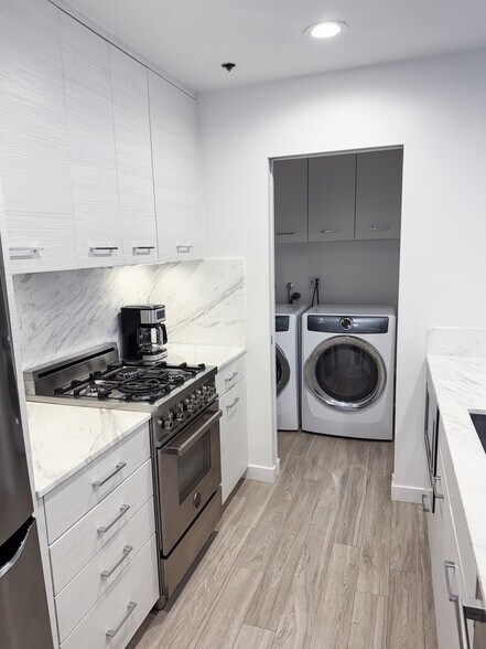 More Photos Of 8600 Burton Way, Los Angeles Apartments For Sale