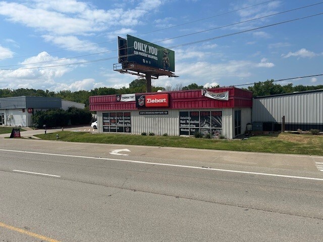 More Photos Of 2129 S Stemmons Fwy, Lewisville Auto Repair For Lease