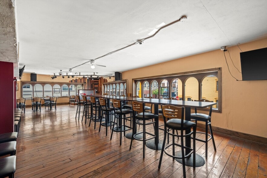 More Photos Of 522 6th St, Racine General Retail For Sale